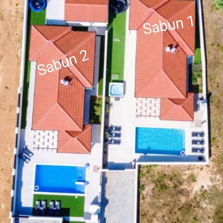 פריבלאקה Villas Sabun - Modern House With Heated Pool מראה חיצוני תמונה