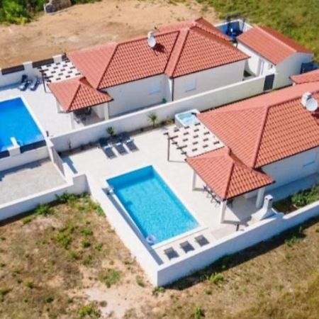 פריבלאקה Villas Sabun - Modern House With Heated Pool מראה חיצוני תמונה