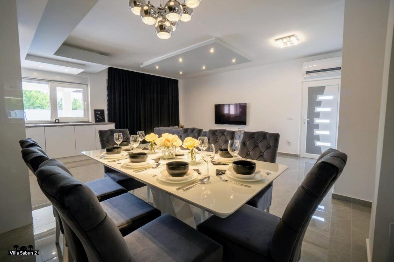 פריבלאקה Villas Sabun - Modern House With Heated Pool מראה חיצוני תמונה