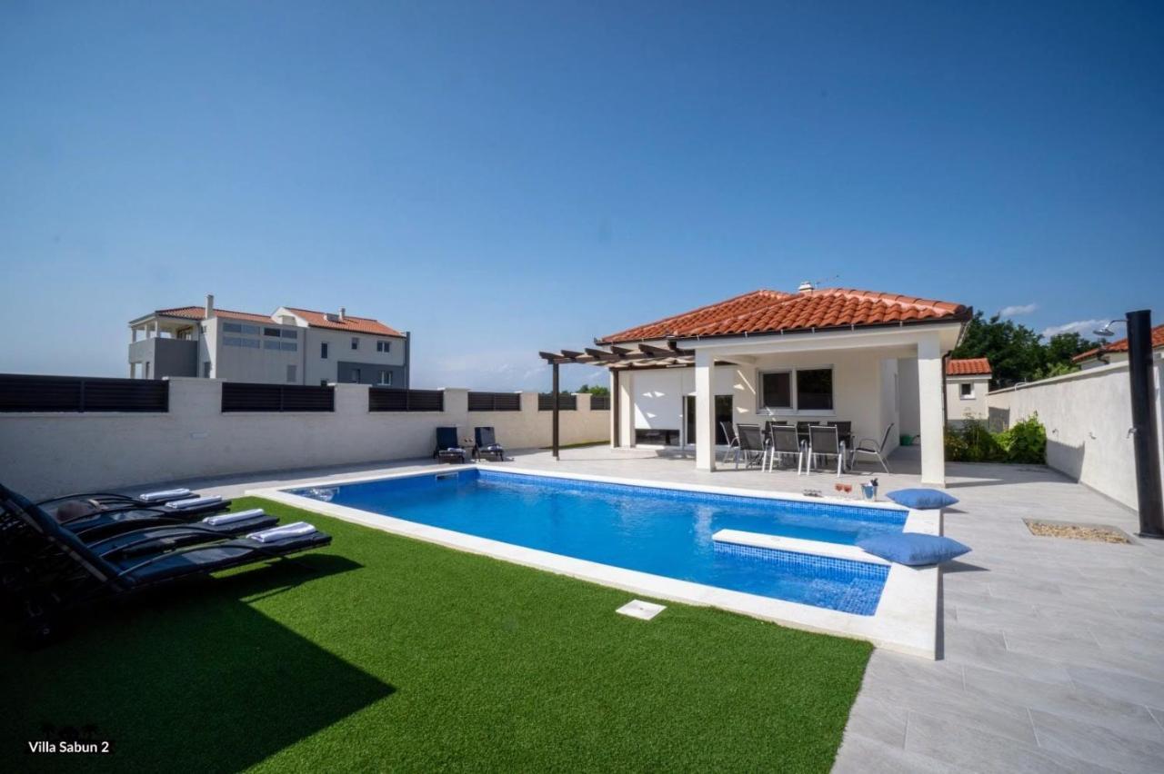 פריבלאקה Villas Sabun - Modern House With Heated Pool מראה חיצוני תמונה