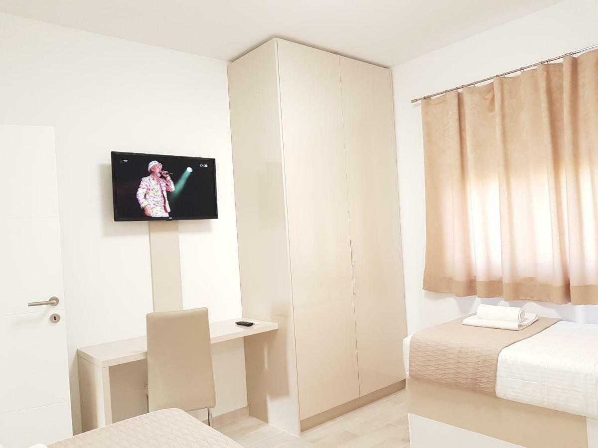 פריבלאקה Villas Sabun - Modern House With Heated Pool מראה חיצוני תמונה
