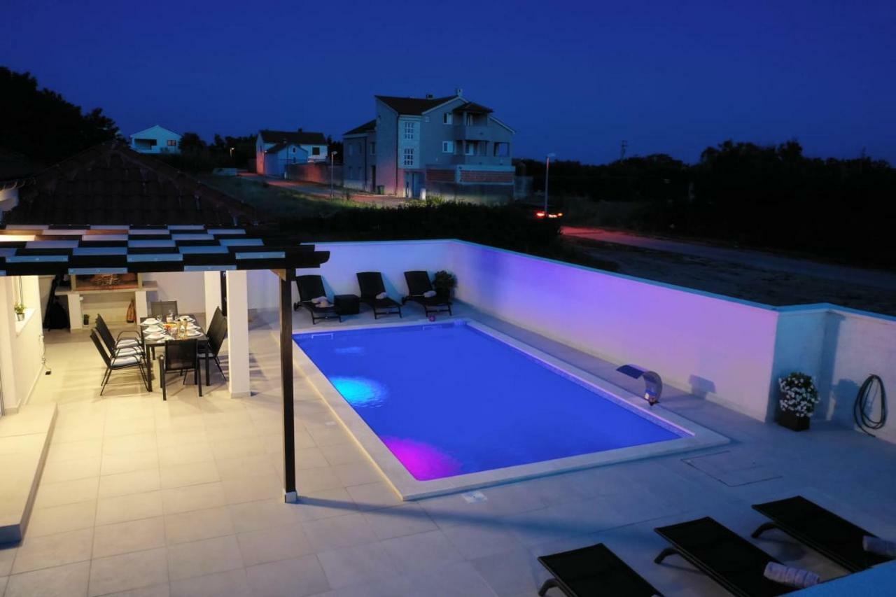 פריבלאקה Villas Sabun - Modern House With Heated Pool מראה חיצוני תמונה